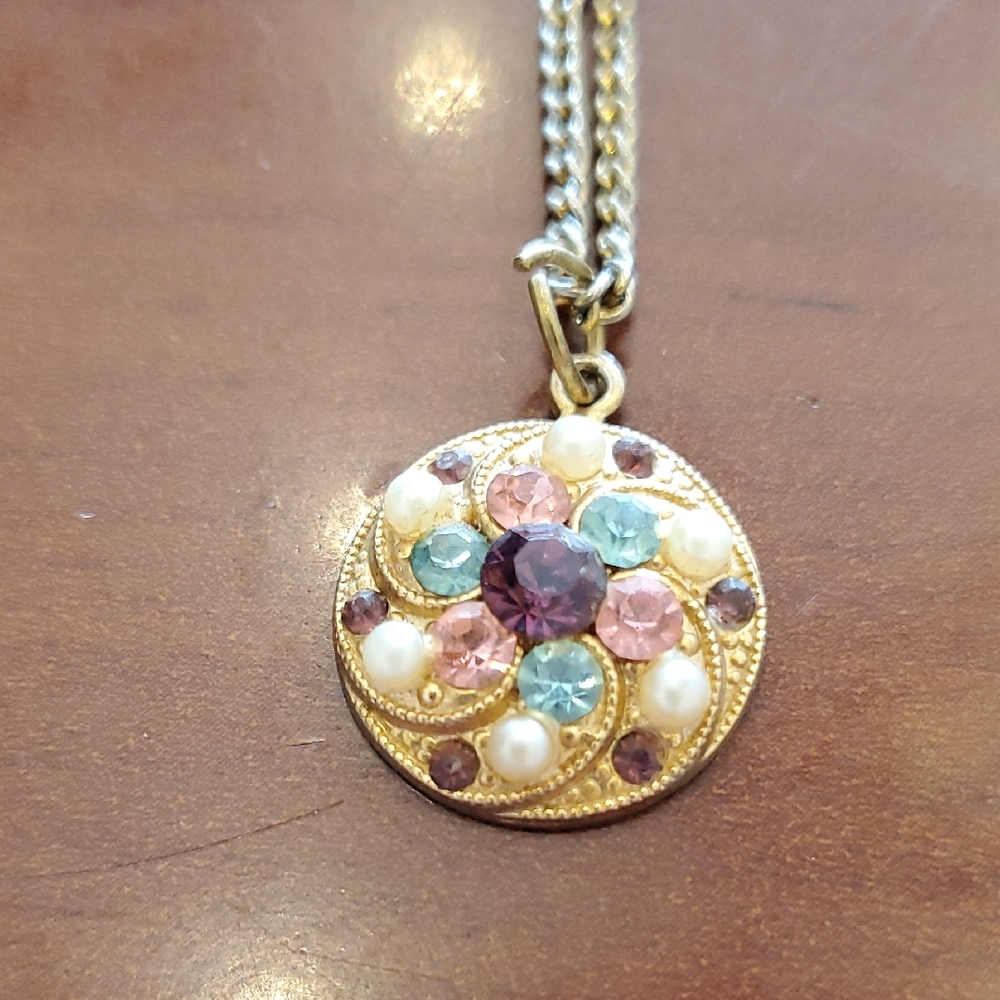 Vintage Rhinestone Pendant Necklace